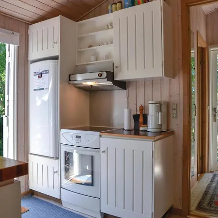 Three-bedroom Holiday In Dronningmølle