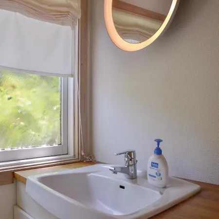 Three-bedroom Holiday In Semesterbostad Dronningmølle